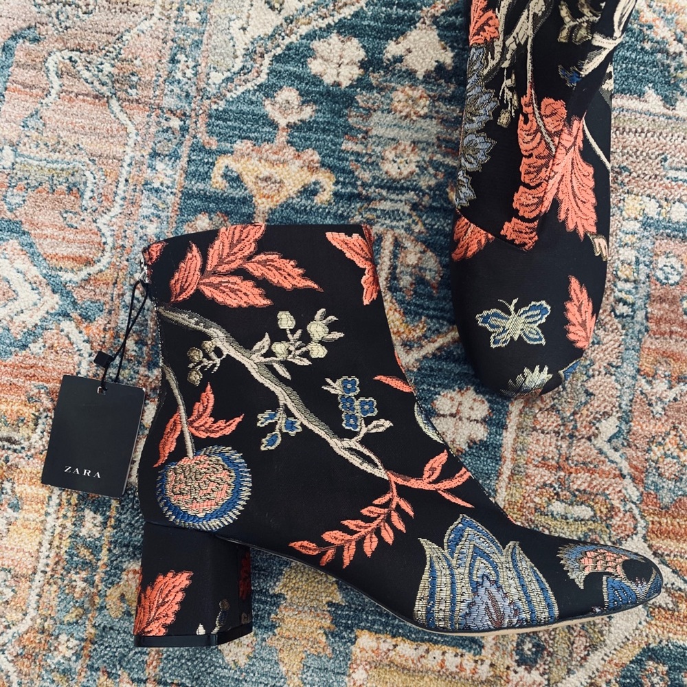 ZARA Embroidered booties